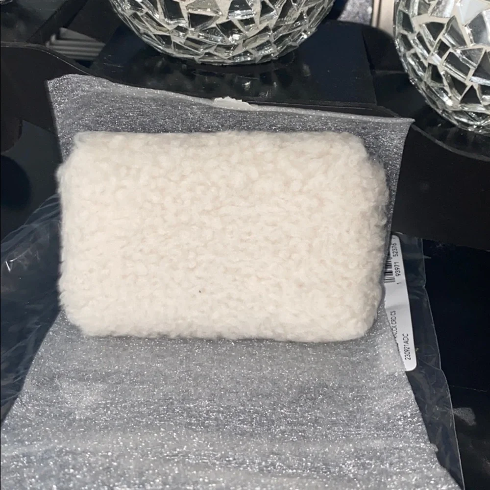 Coach Turnlock card case - Picture 4 of 6